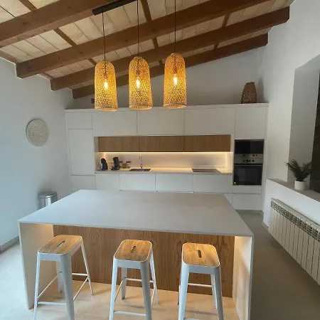 Dakota, Modern With Private Pool And Garden 5 Min From The