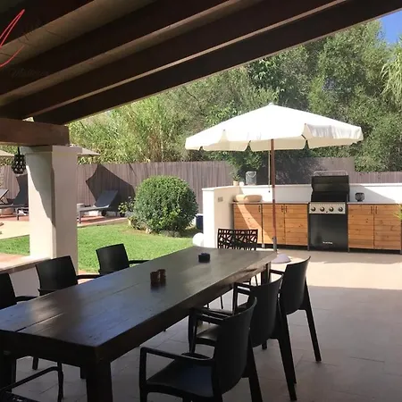 Dakota, Modern With Private Pool And Garden 5 Min From The