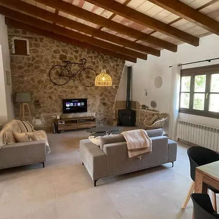 Dakota, Modern With Private Pool And Garden 5 Min From The Villa