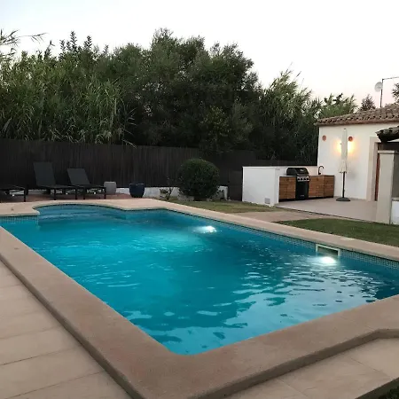 Dakota, Modern With Private Pool And Garden 5 Min From The Villa