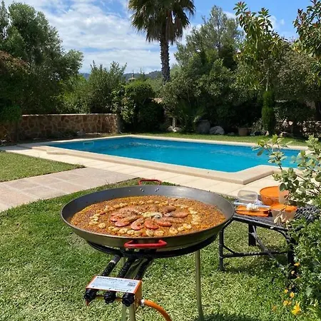 Dakota, Modern With Private Pool And Garden 5 Min From The Villa