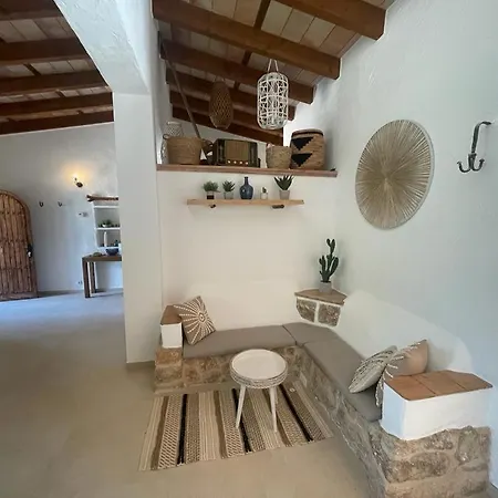 Dakota, Modern With Private Pool And Garden 5 Min From The