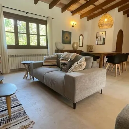 Villa Dakota, Modern With Private Pool And Garden 5 Min From The